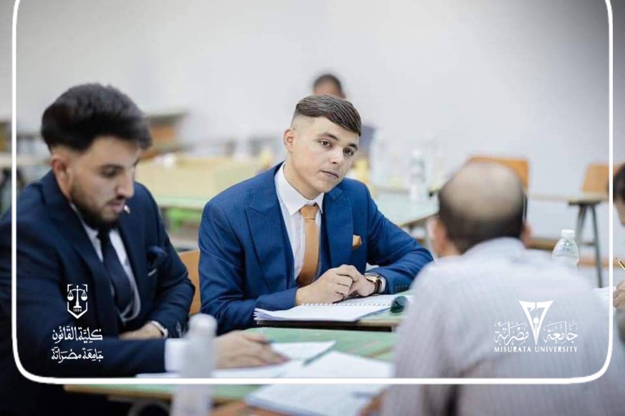 مناقشة مشاريع التخرج لطلاب الفصل الدراسي ربيع 2023-2024.