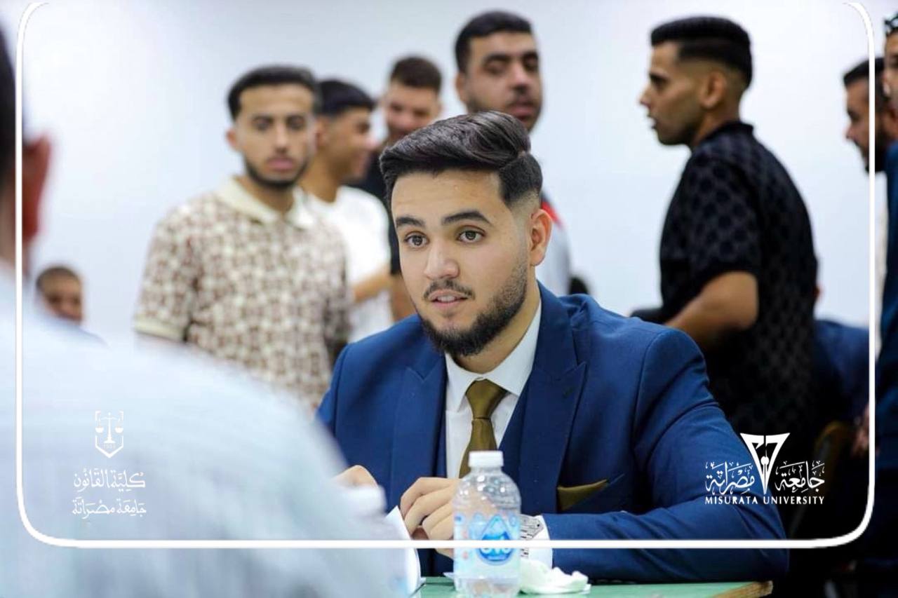 مناقشة مشاريع التخرج لطلاب الفصل الدراسي ربيع 2023-2024.