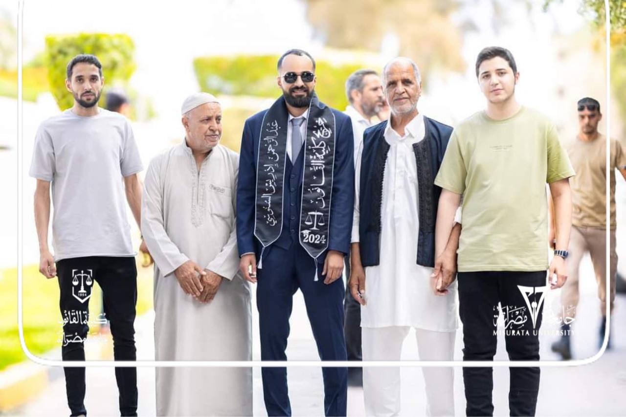 مناقشة مشاريع التخرج لطلاب الفصل الدراسي ربيع 2023-2024.