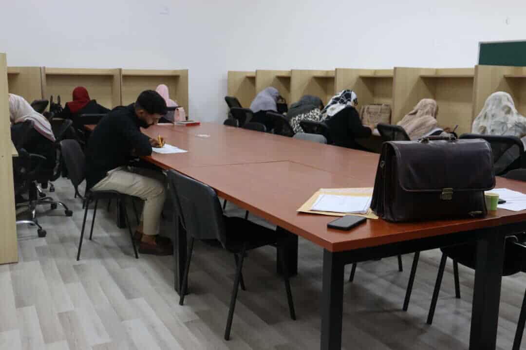 كلية القانون بجامعة مصراتة تجري امتحان المفاضلة لطلاب الدراسات العليا  