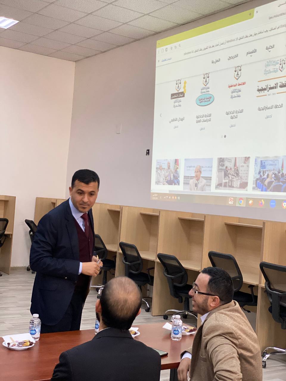 فريق التدقيق الجامعي في ضيافة القانون