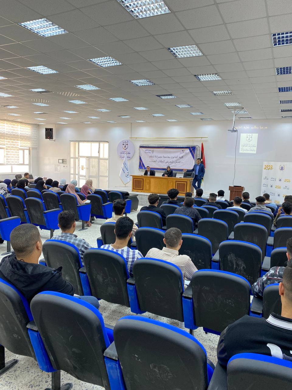 إدارة الكلية تحتفي بالطلاب الجدد في الملتقى التعريفي