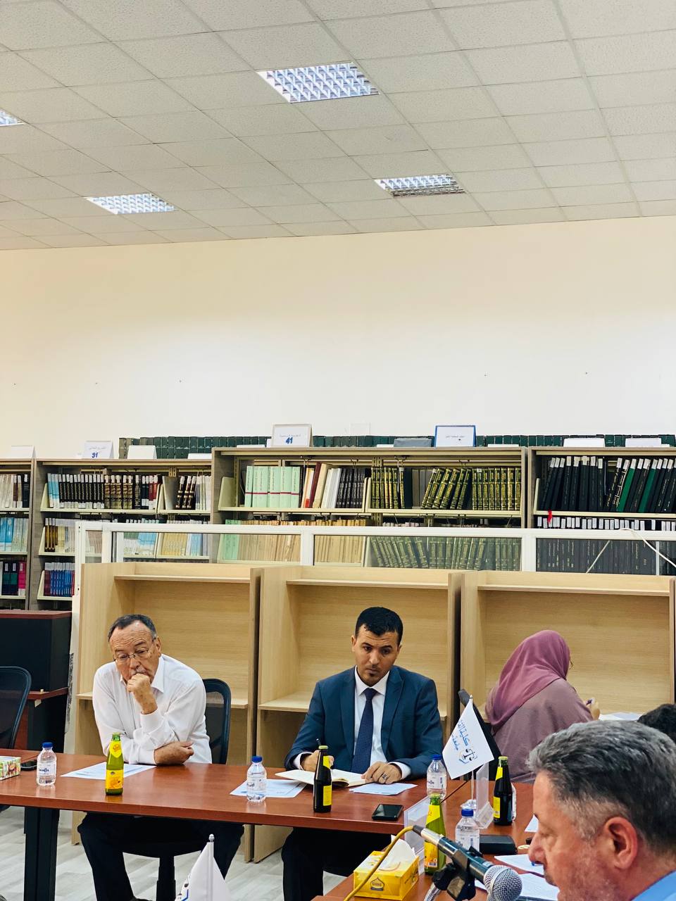 "التنوع المنهجي والتكامل المعرفي" جلسية حوارية بتنظيم الدراسات العليا