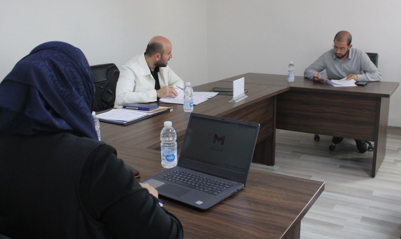 لجنة تطوير المناهج بكلية القانون