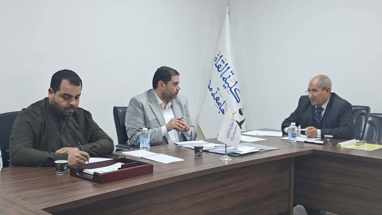 لجنة الدراسات العليا بالكلية تناقش قضايا أكاديمية وإدارية في اجتماع موسع