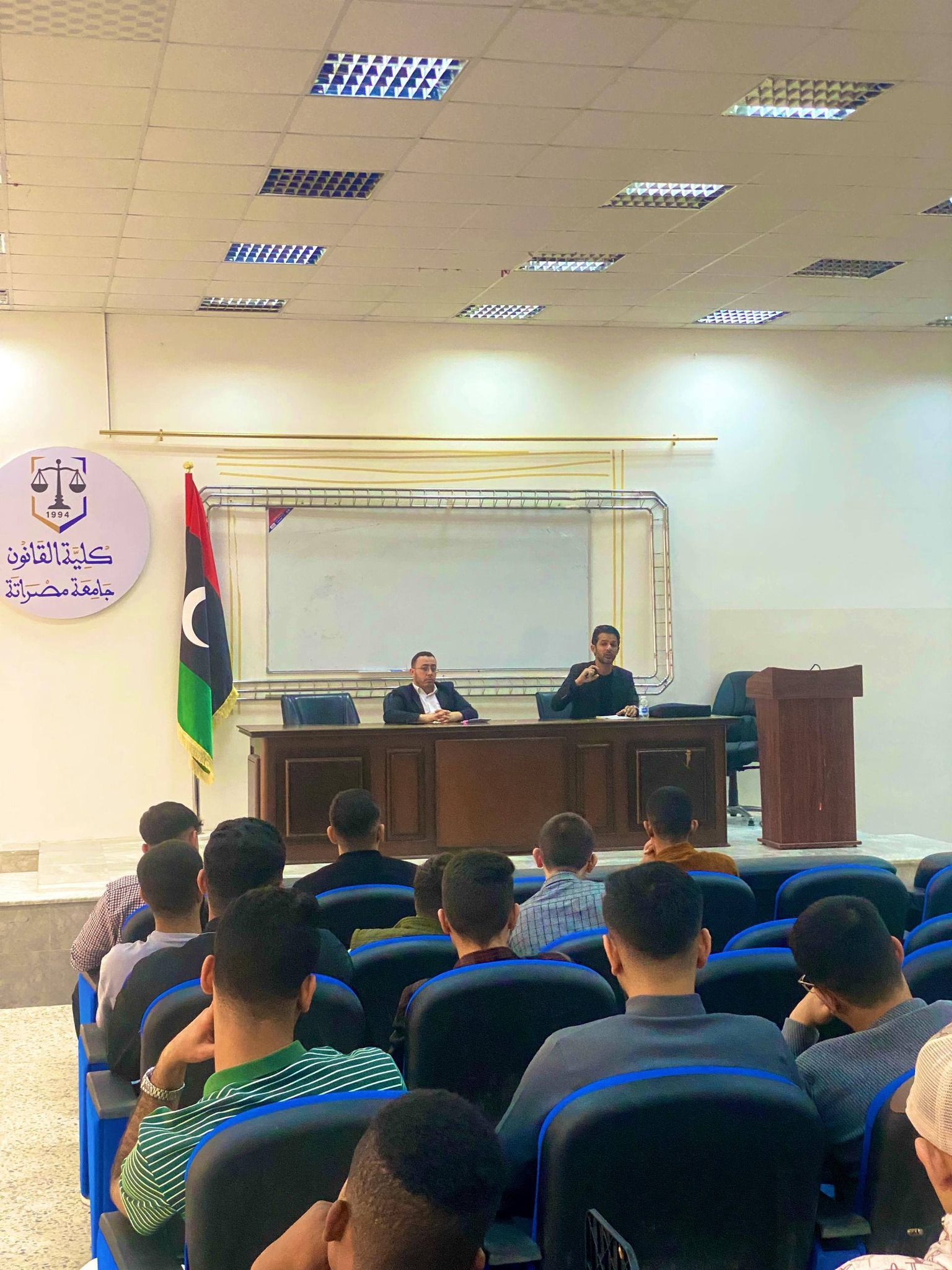 قسم القانون الخاص بالتعاون مع قسم الوسائل التعليمية ينظم محاضرة توعوية لدعم طلبة القانون في فترة الامتحانات